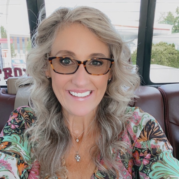 Meet your Posher, Brandy - Picture 1 of 10